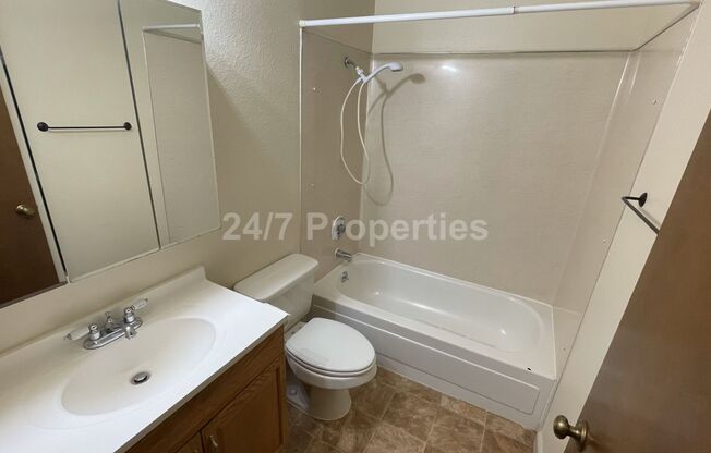 2 beds, 1 bath, $1,395, Unit Unit 4