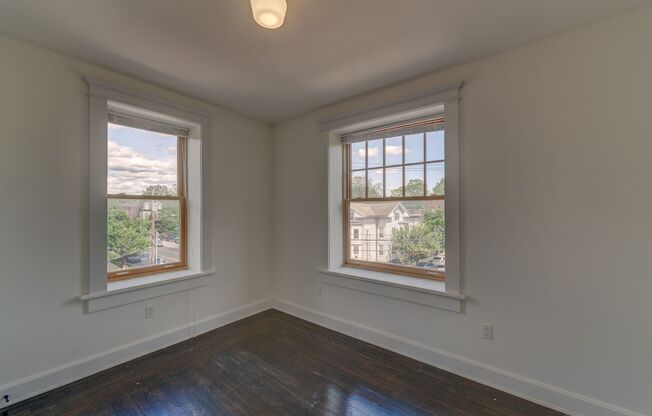 3 beds, 2 baths, 736 sqft, $2,695, Unit 36