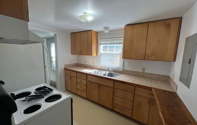 314/316/318/320 E 15th Ave