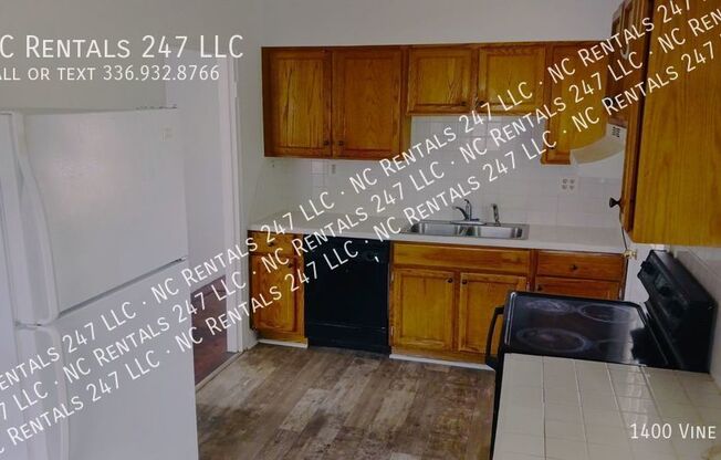 3 beds, 1 bath, 900 sqft, $1,300