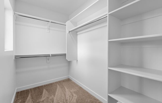 4-bed, 3.5-bath Townhome Available early July