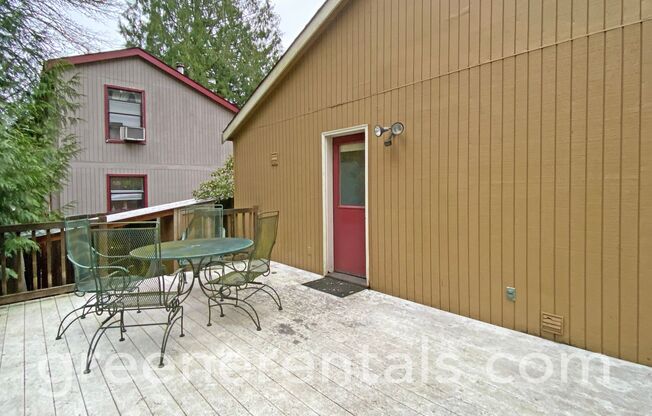 2 beds, 1 bath, $2,050