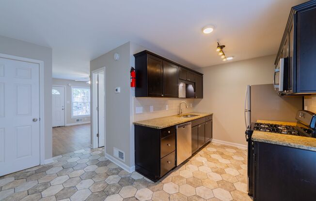3 beds, 2 baths, 1,300 sqft, $1,825, Unit 666FPL
