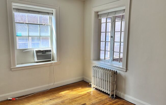 2 beds, 1 bath, 1,050 sqft, $1,695, Unit 01