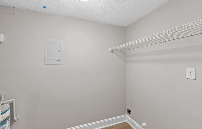 2 beds, 1 bath, 960 sqft, $949