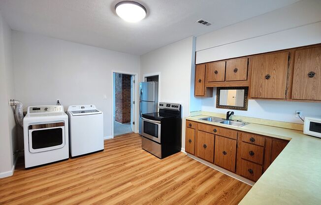 *Recently Updated 2BD/1BA Apartment available in Troy Hill*