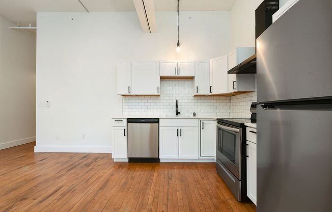 1 bed, 1 bath, 400 sqft, $1,250, Unit Bowtie High-211