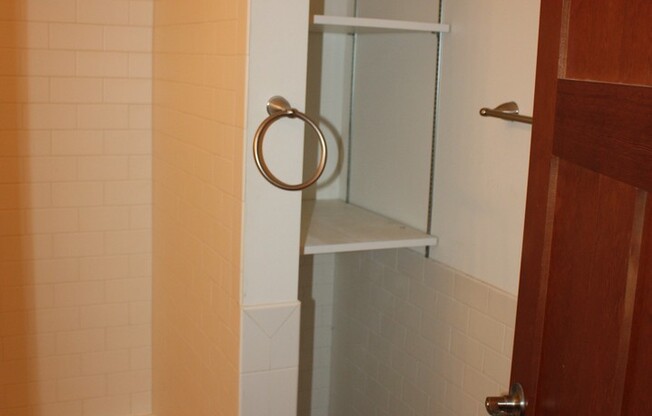 Studio, 1 bath, 359 sqft, $1,325, Unit 205