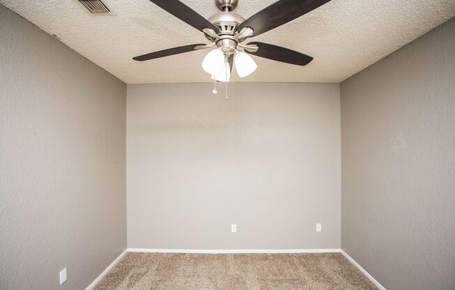 1 bed, 1 bath, 520 sqft, $650, Unit 32