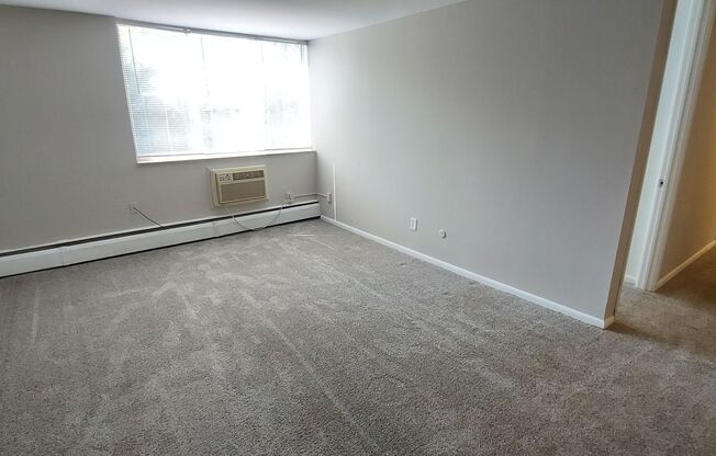 2 beds, 1 bath, 830 sqft, $825, Unit MA W310