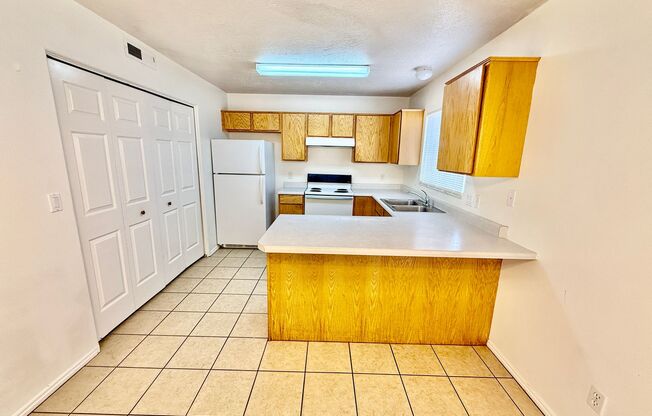 3 beds, 2 baths, 1,100 sqft, $1,475, Unit 3