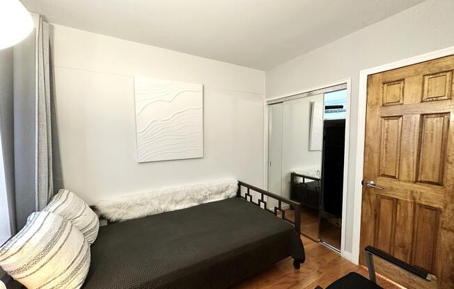 2 beds, 1 bath, 600 sqft, $5,999, Unit 8-B