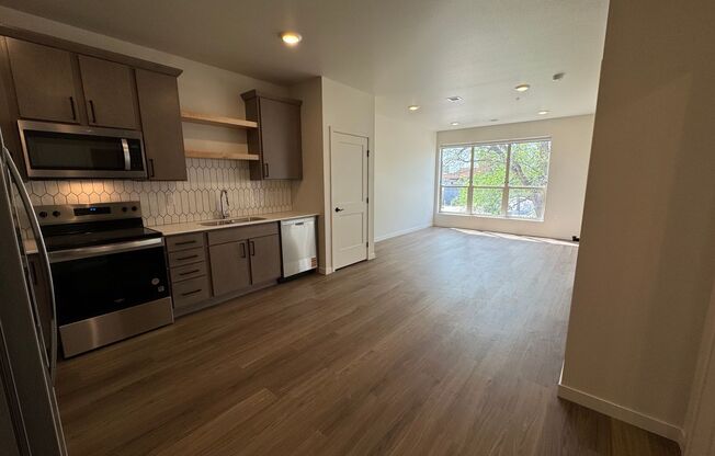 1 bed, 1 bath, 688 sqft, $1,295, Unit 1621-530