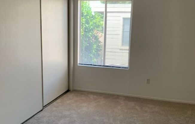 2 beds, 1 bath, 950 sqft, $2,150, Unit 633-14