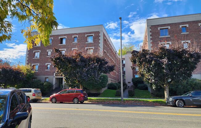 1 bed, 1 bath, 460 sqft, $1,050, Unit 212