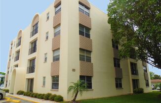 Sunny spot in St Pete, close to downtown & all kinds of shopping, dining