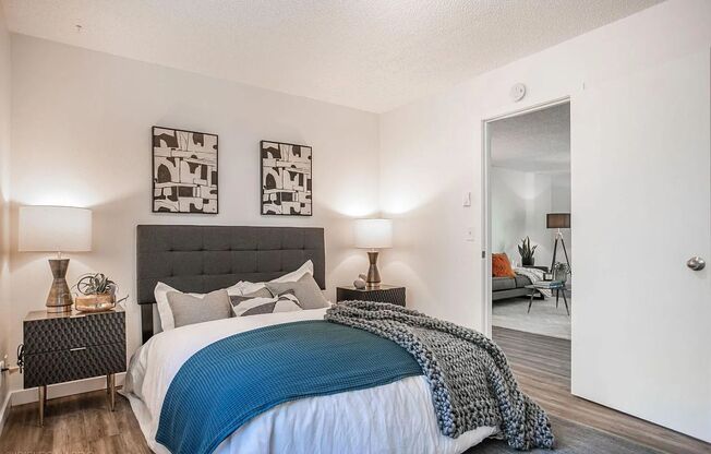 Stunning Views overlooking Oregon City- 1 Bedroom/1Bath