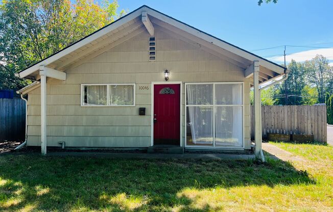Charming Home On a Nice Corner Lot in St. Johns!