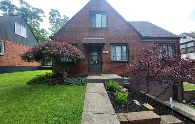 Beautiful 3 bedroom house in Brookline