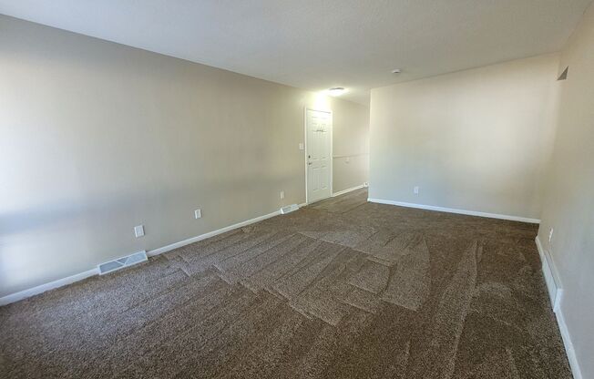 2 beds, 1 bath, 800 sqft, $1,195, Unit 4613 Southeast 3rd Court