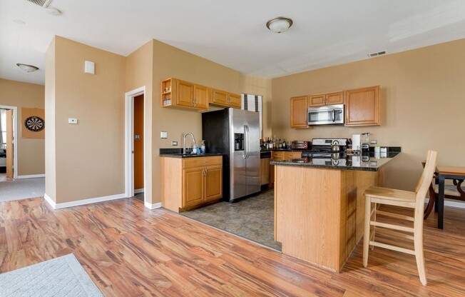 2517 W WARREN BLVD