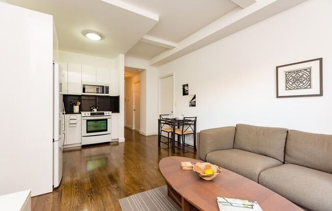 1 bed, 1 bath, $4,650, Unit 725