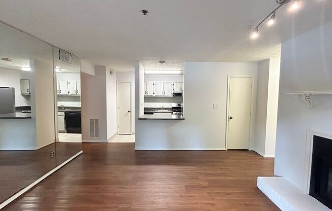 Vinings Run 1 Bedroom Condo, Minutes from The Battery and Truist Park!