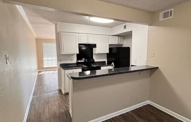 2 beds, 1 bath, 853 sqft, $1,425, Unit 607