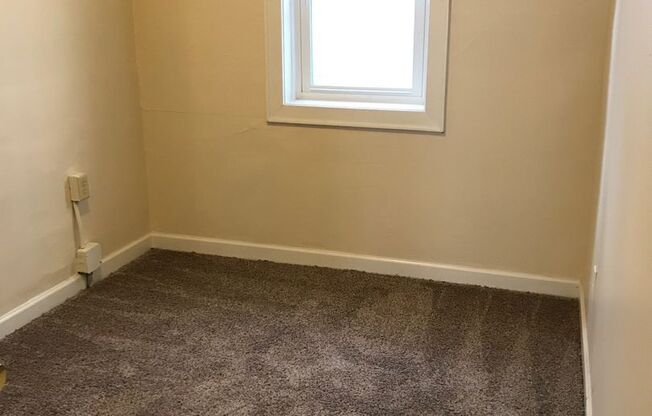 2 beds, 1 bath, $1,345, Unit 12