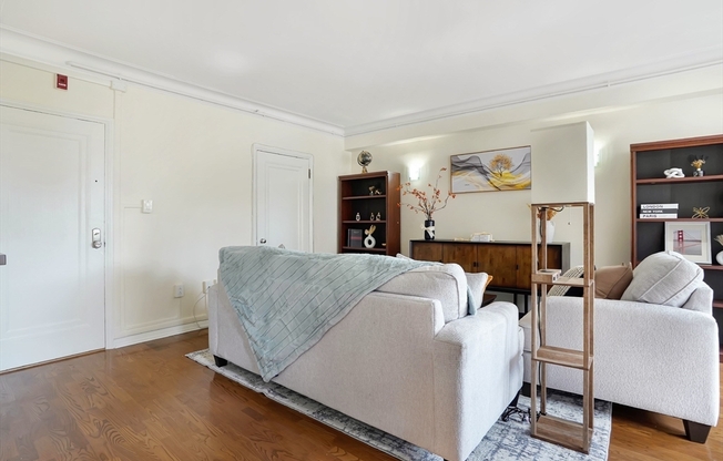 1 bed, 1 bath, 764 sqft, $3,500, Unit B801