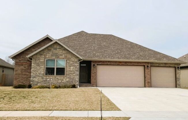 BRAND NEW HOME IN NIXA IN Old Castle Estates!