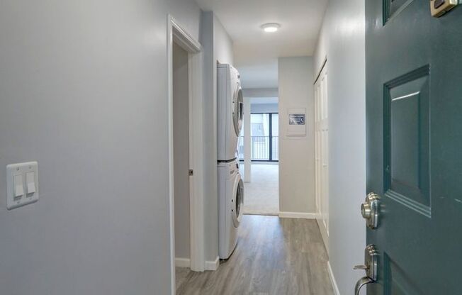 Beautiful Remodeled 2bd, 2ba condo in Amazing Redmond Location!