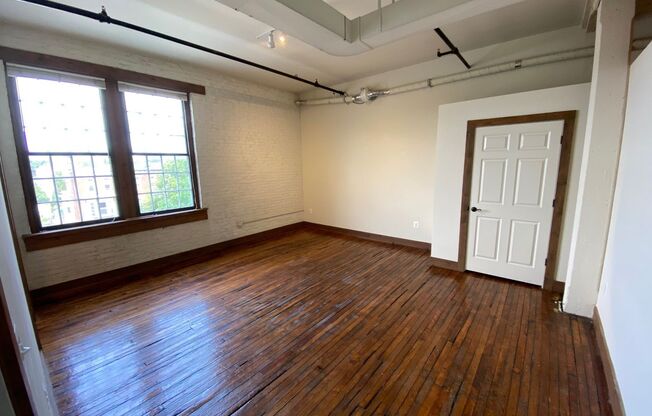 2 beds, 1.5 baths, 1,439 sqft, $1,625, Unit 700 Linden Ave Apt 302