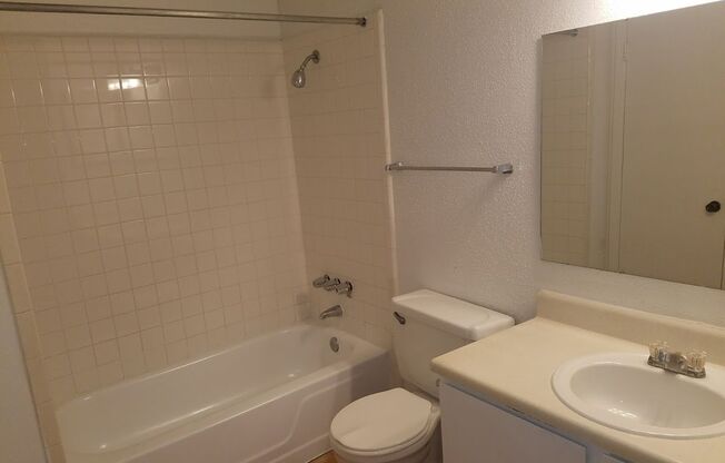 1 bed, 1 bath, 714 sqft, $840, Unit *626