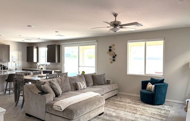 Beautiful 4 Bedroom Home in Aliante Community