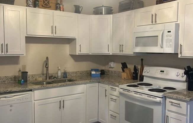 330 W Hubbard