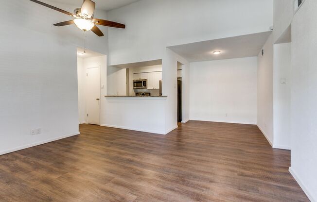 2 beds, 1 bath, $1,500, Unit #2033