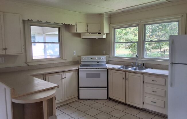 3 beds, 1 bath, $1,505