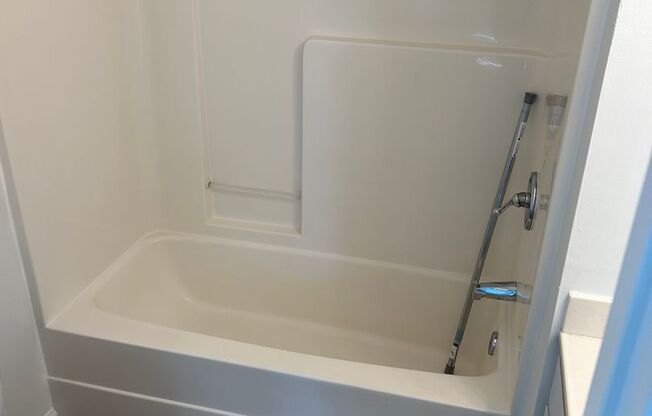 1 bed, 1 bath, 600 sqft, $920, Unit 1901 2C