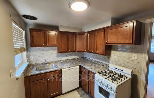 1439 LINCOLN WAY