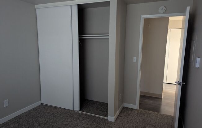 2 beds, 1 bath, 886 sqft, $1,875, Unit J201