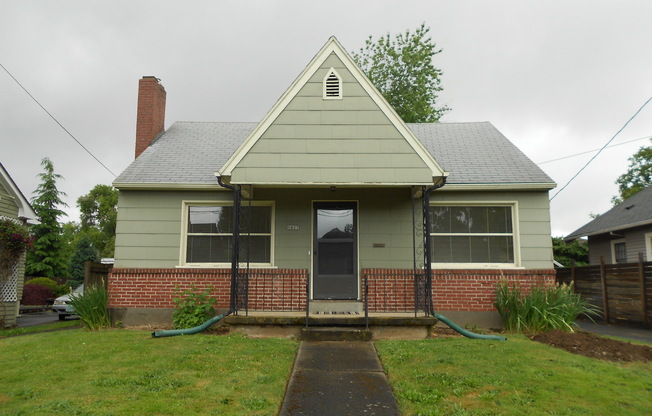 No Security Deposit W/ Rhino!!! Charming North Portland Home With Hardwood Floors!