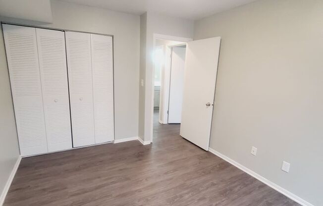 2 beds, 1 bath, 956 sqft, $1,350, Unit 3915-1D