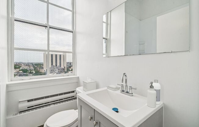 Studio, 1 bath, 306 sqft, $1,395, Unit 410