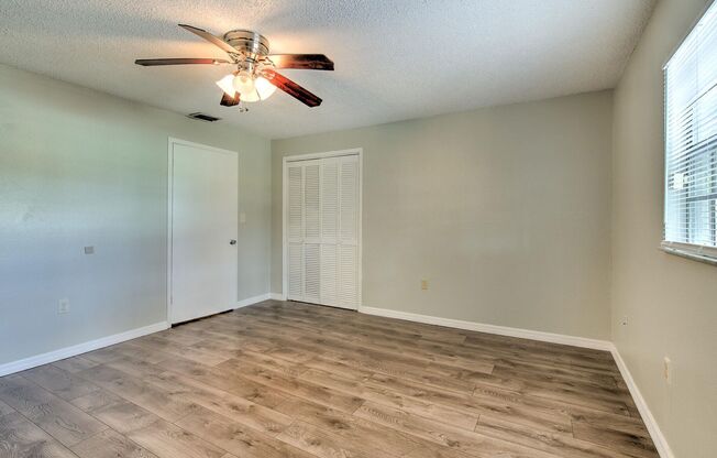 Very nice large 5 bedroom/3 bathroom home in booming Ybor city area