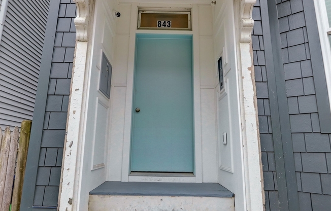 843 E 5 ST