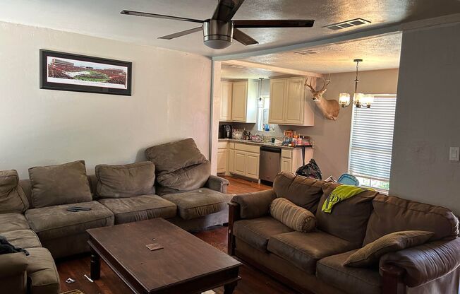 3 beds, 2 baths, $1,650