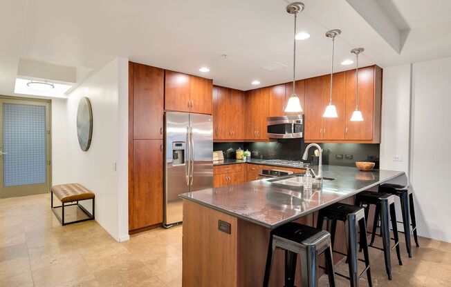 Modern Elegance and Style Colony Camelview 2 Bed Condo at the Optima!