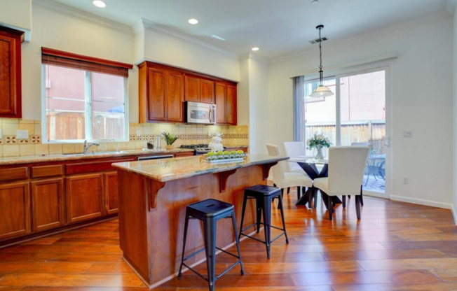 Gorgeous 4 Bed, 3 Bath in Brentwood