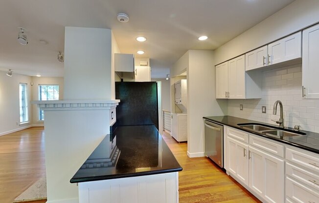 4402 BUENA VISTA ST